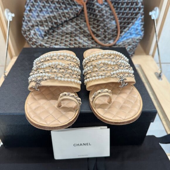 Chanel Interlocking CC Logo Leather Slides Women's Size 38 - Picture 3 of 12